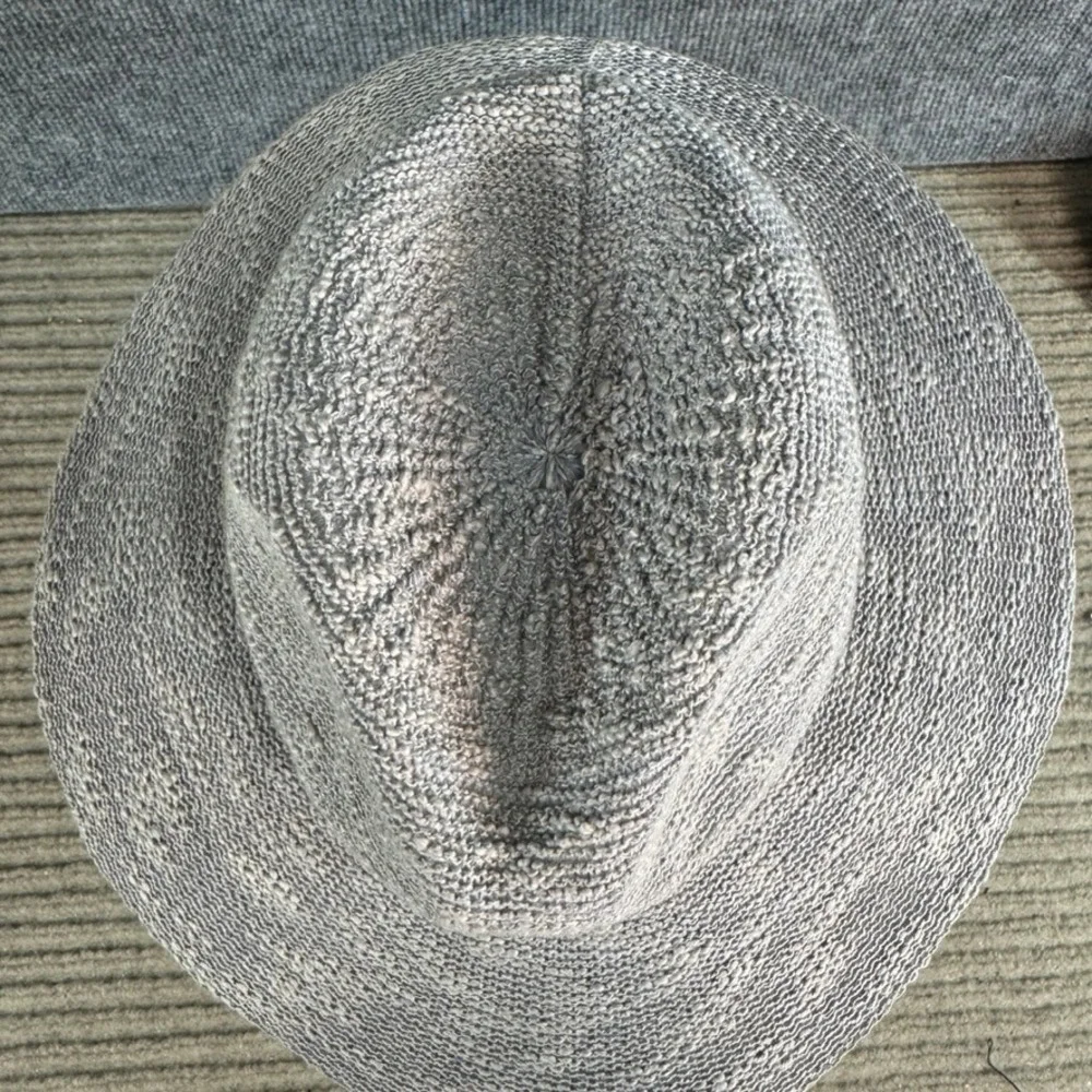 Vince Camuto Grey Knit Fedora Hat Silver Logo Crest One Size
